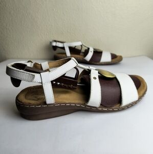 Natural Soul Brenda White and Brown Sandals with Two-Tone Straps Size 8.5M